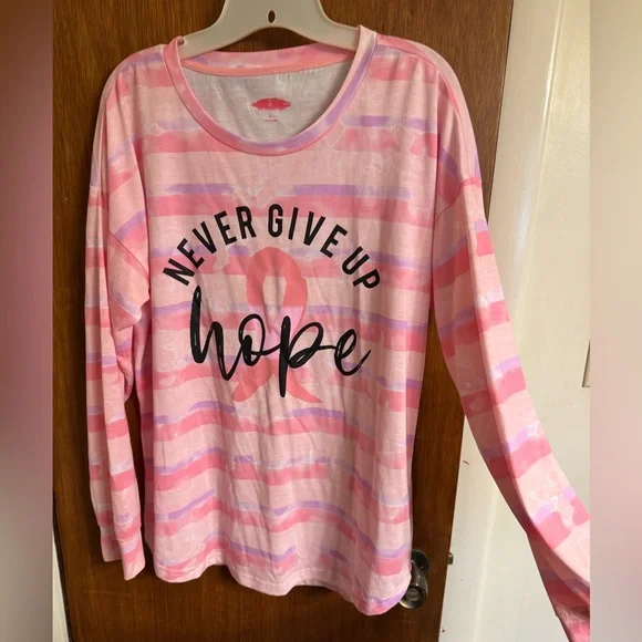 NWOT ladies long sleeve breast cancer graphic tee, size L, “Never Give Up Hope” - Picture 14 of 16